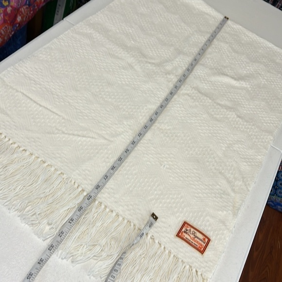 Figueroa Alpaca Fringed Scarf Winter White Textured Pattern EUC - Picture 5 of 6